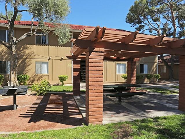 Hesperian Falls Apartments - Photo 4 of 13