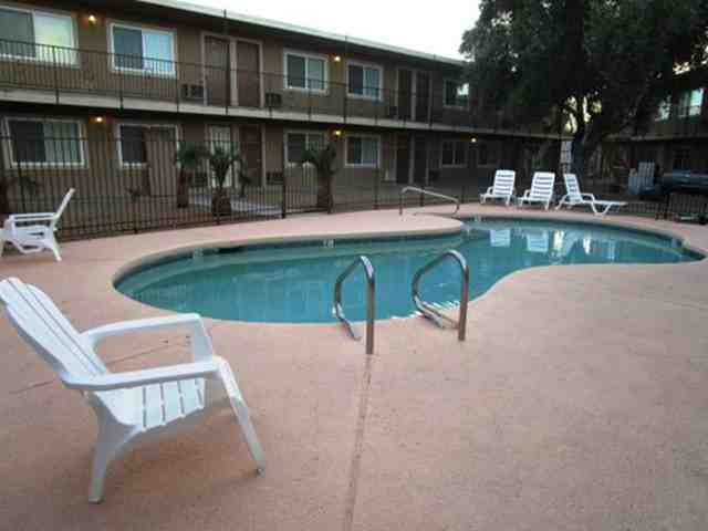 Oak Tree Apartments - Photo 4 of 18