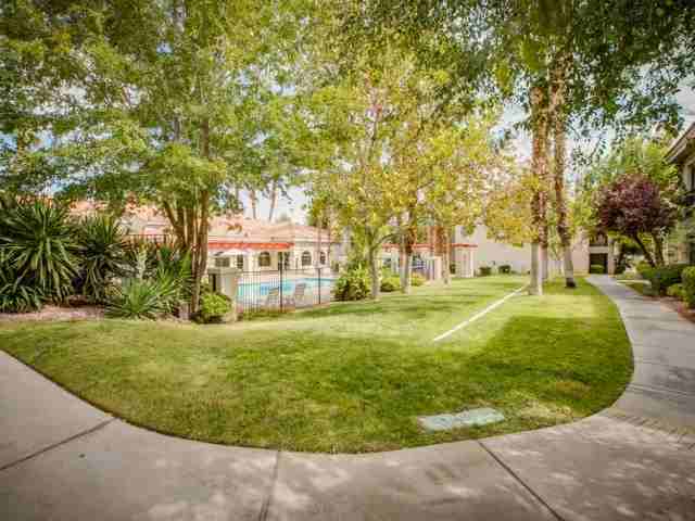 Villa Monterey Apartments - Photo 4 of 32