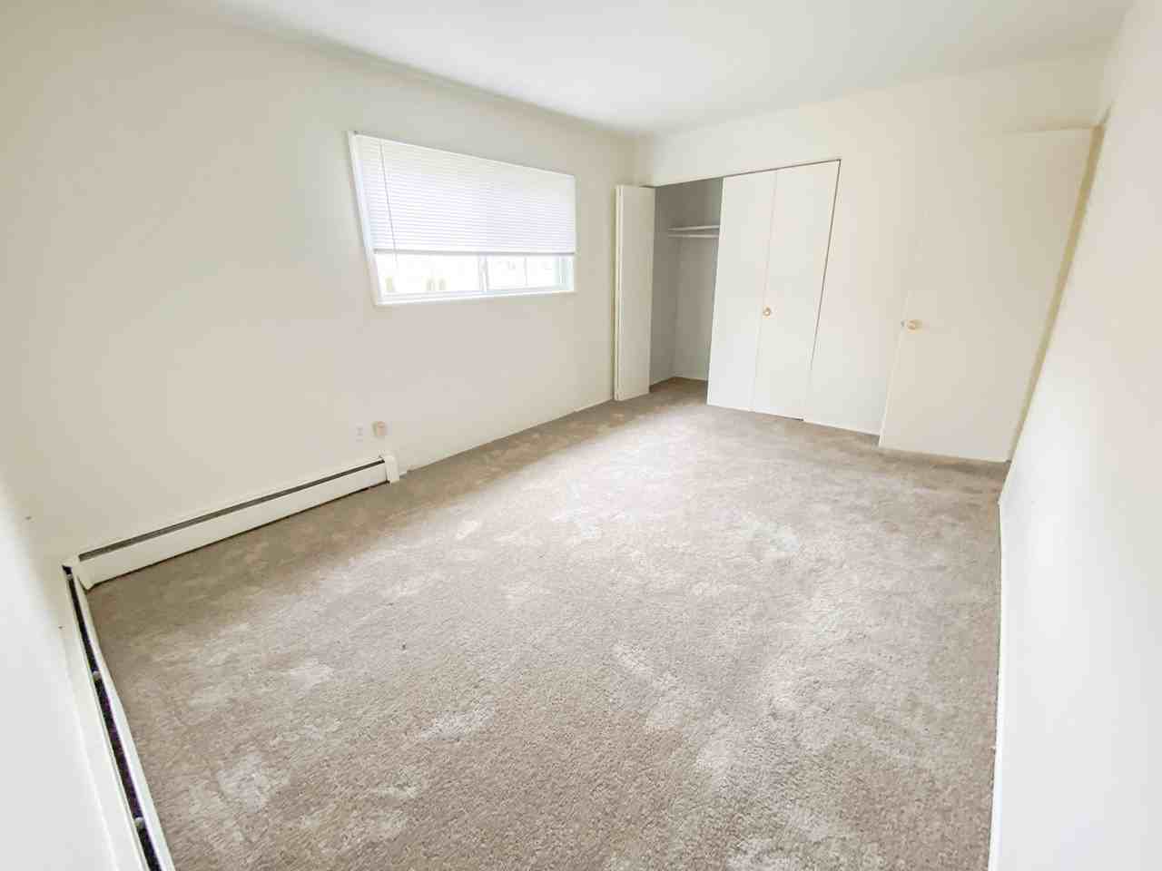 Evergreen Village Apartments & Townhouses - Photo 4 of 29