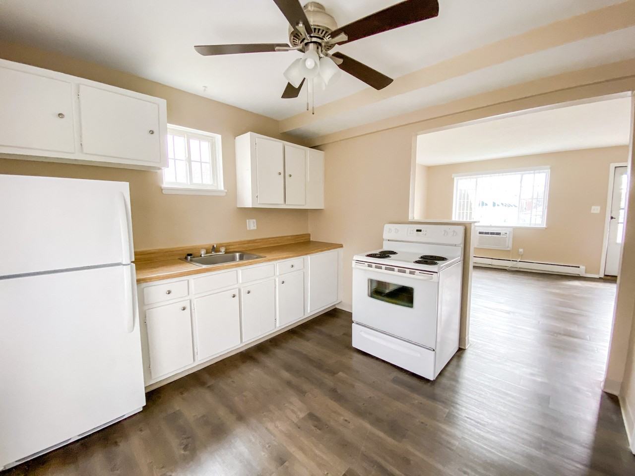 Evergreen Village Apartments & Townhouses - Photo 7 of 29