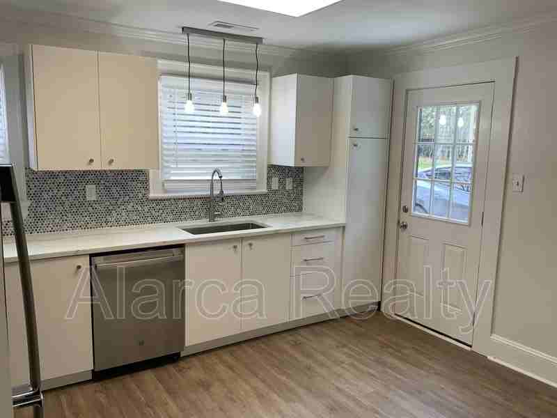 3242 Rogers St - Photo 3 of 15