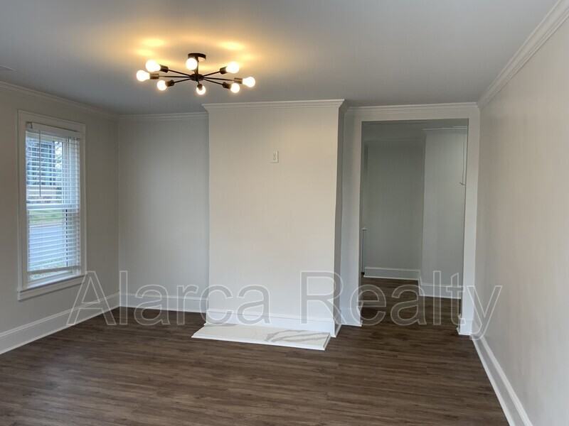 3242 Rogers St - Photo 4 of 15