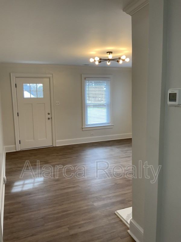 3242 Rogers St - Photo 5 of 15