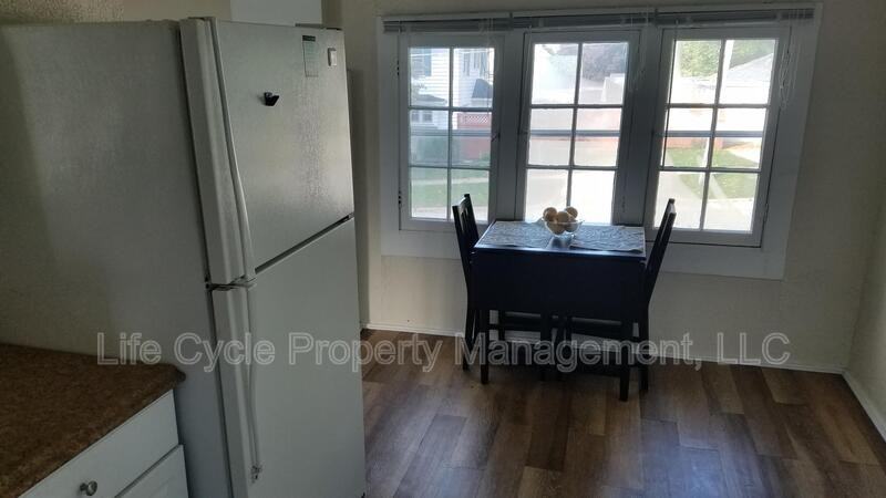 1 404B Lafayette St - Photo 3 of 9