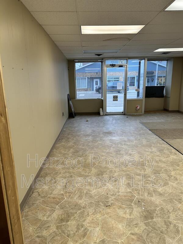 111 N Cascade St - Photo 3 of 12