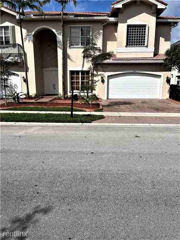 17989 Sw 54th St - Photo 2 of 50