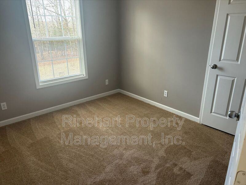 2420 Creekside Dr - Photo 3 of 19