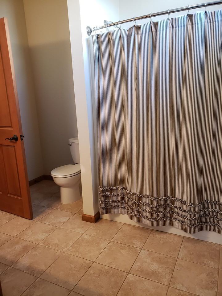 301 S Hanley Ave #1 - Photo 6 of 24
