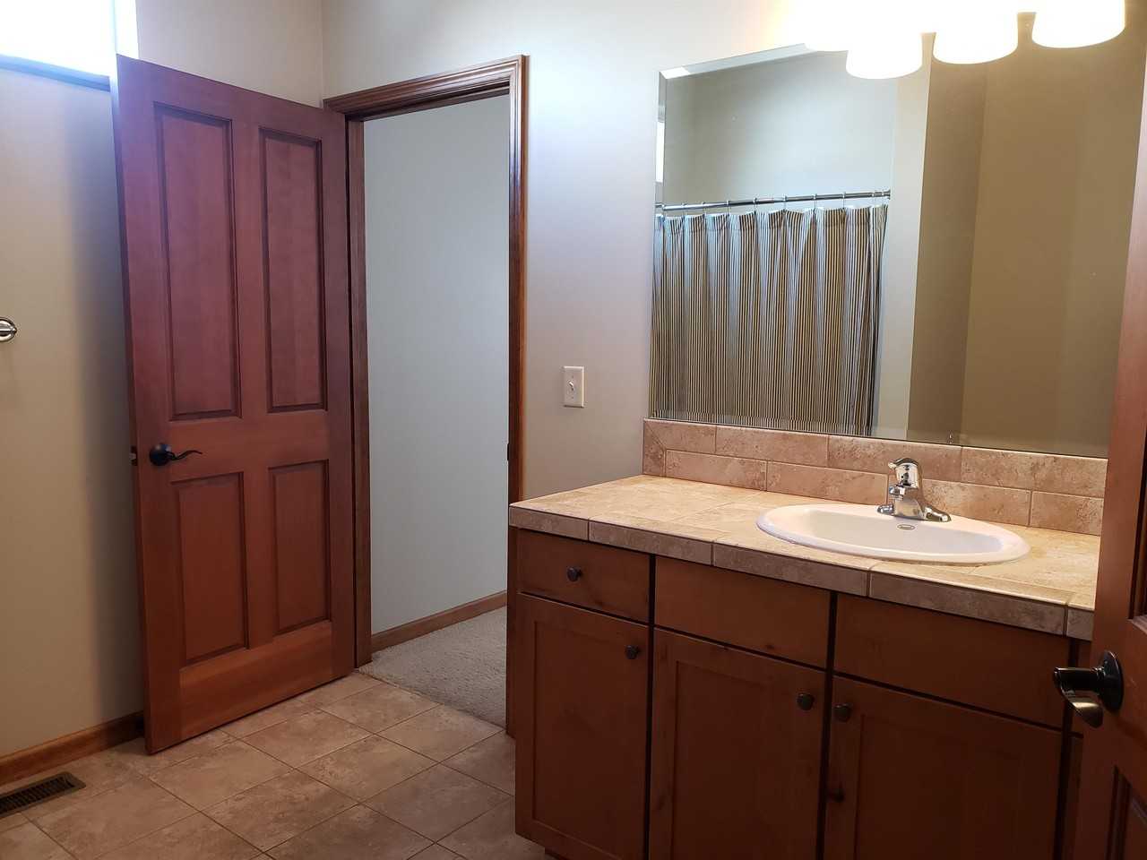 301 S Hanley Ave #1 - Photo 7 of 24