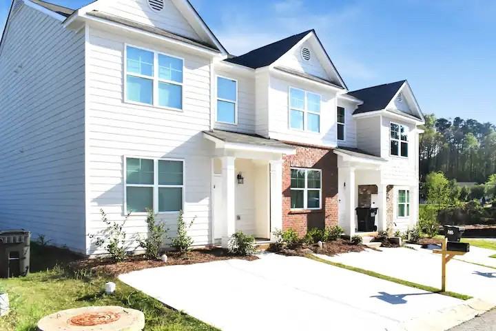 3196 Laurel Ridge Cir - Photo 2 of 14