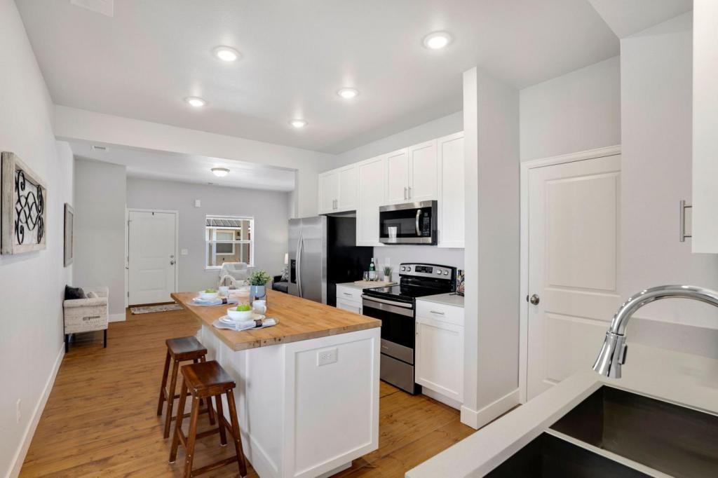 4070 Sveta Ln - Photo 4 of 22