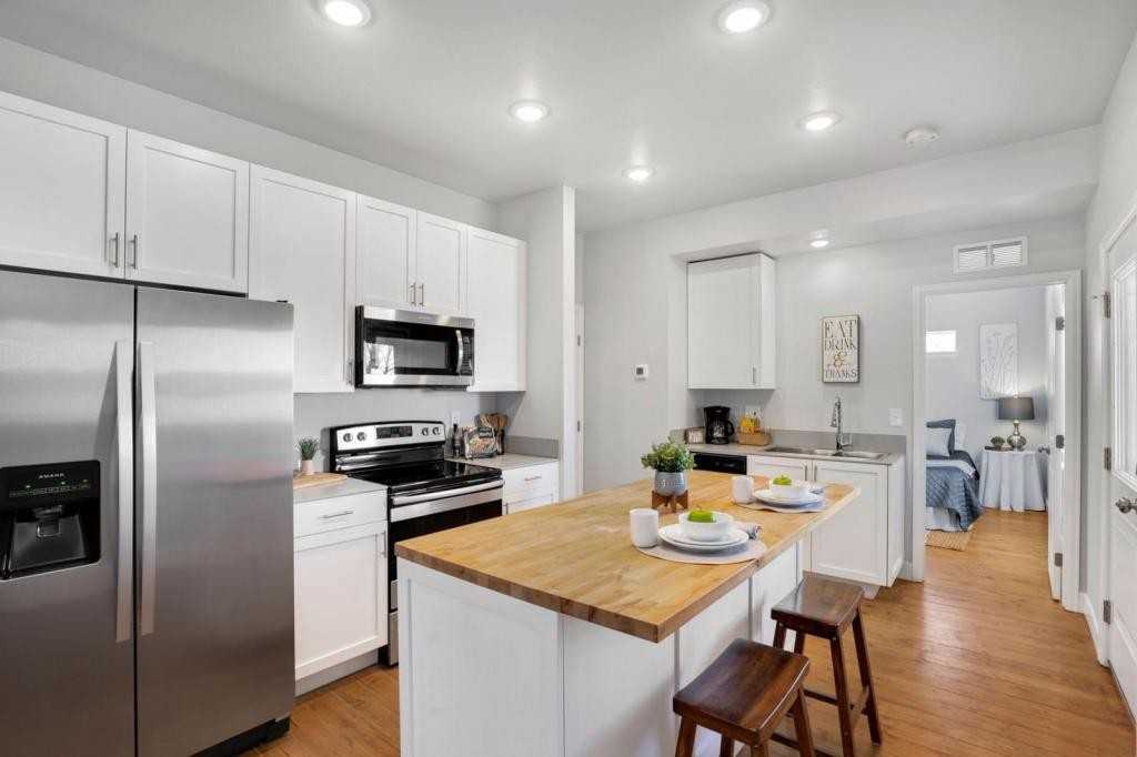 4070 Sveta Ln - Photo 6 of 22