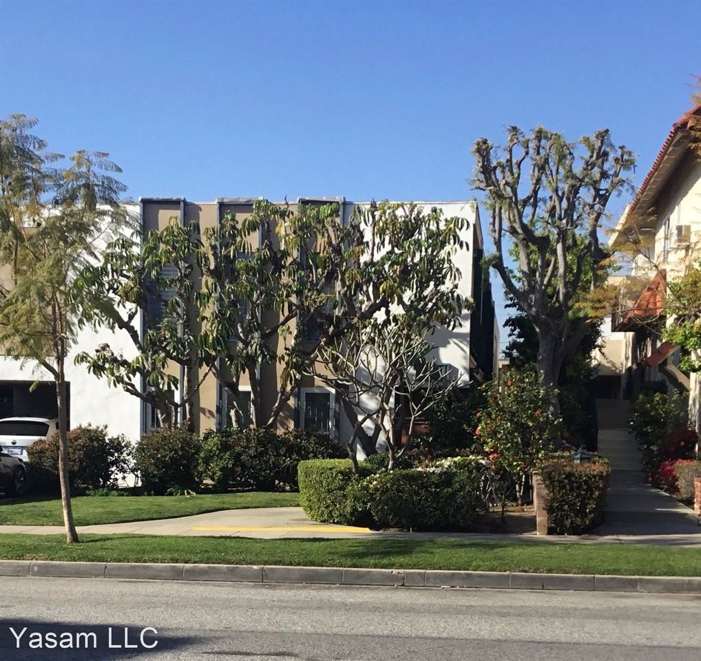 LARGE REMODELED UNITS WITH MANY AMMENITIES - Photo 2 of 4