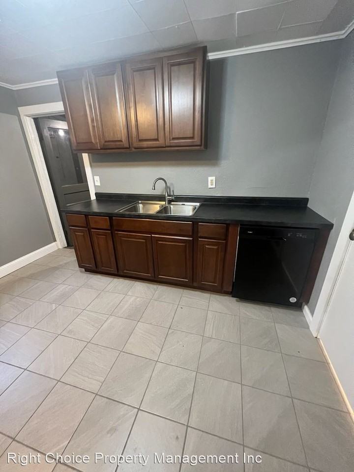 720 N 23rd St - Photo 3 of 10