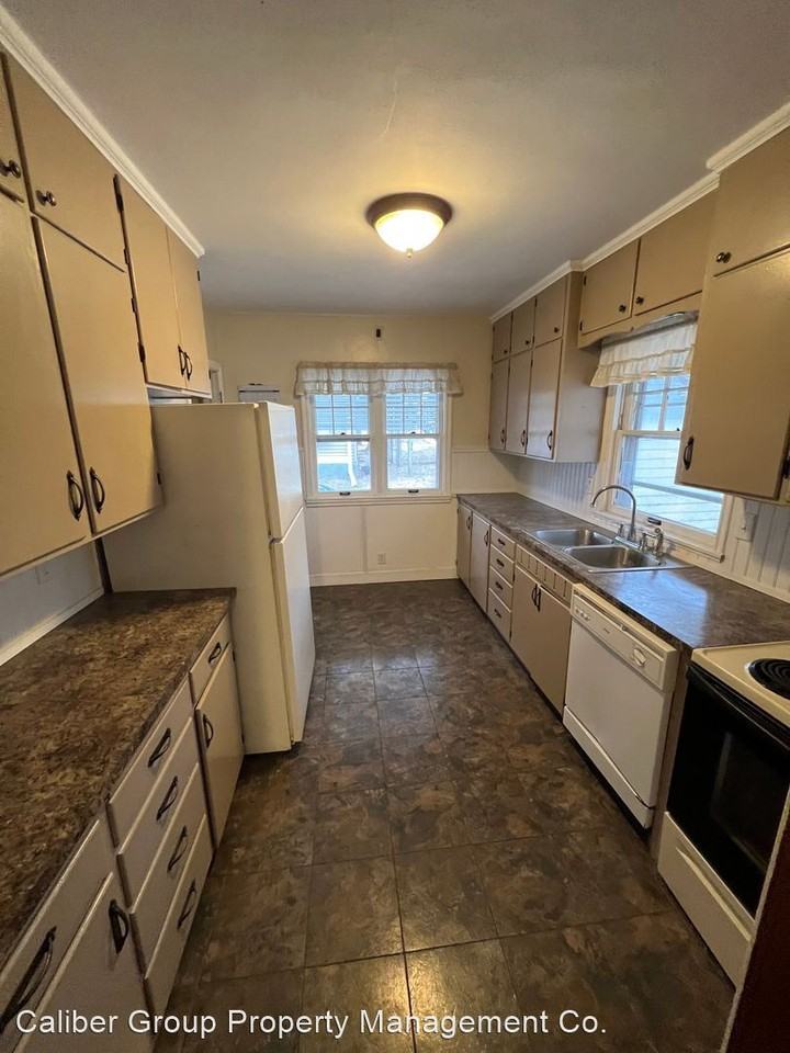 2515 Iowa St - Photo 3 of 12
