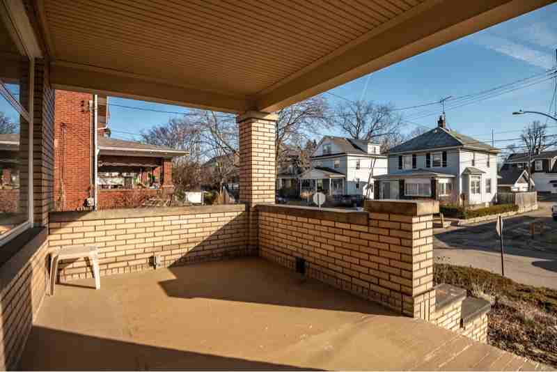 98 Woodrow Ct - Photo 2 of 12