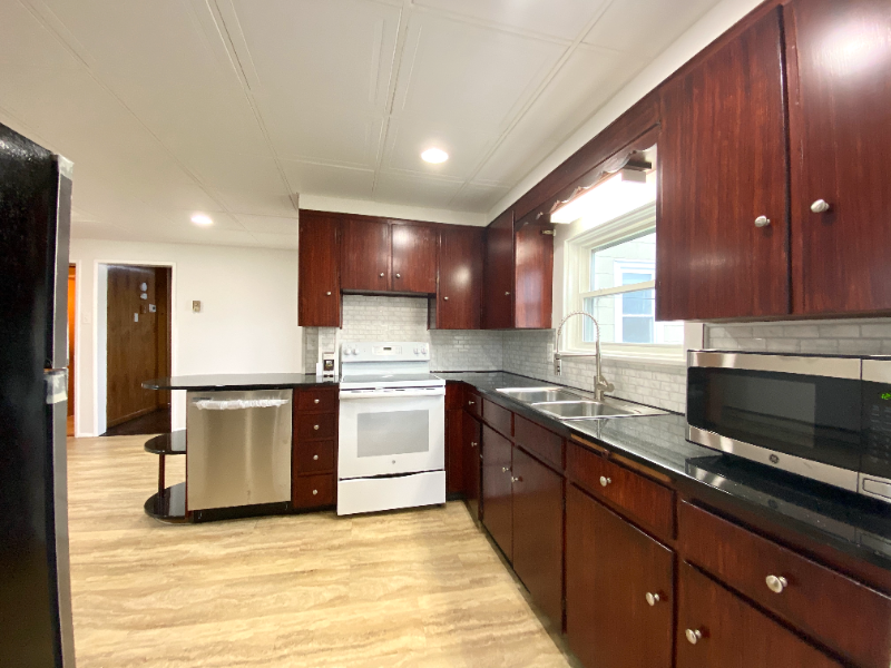 987 Cherry St - Photo 2 of 3