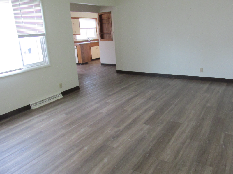 4213 Clark Ave - Photo 5 of 17