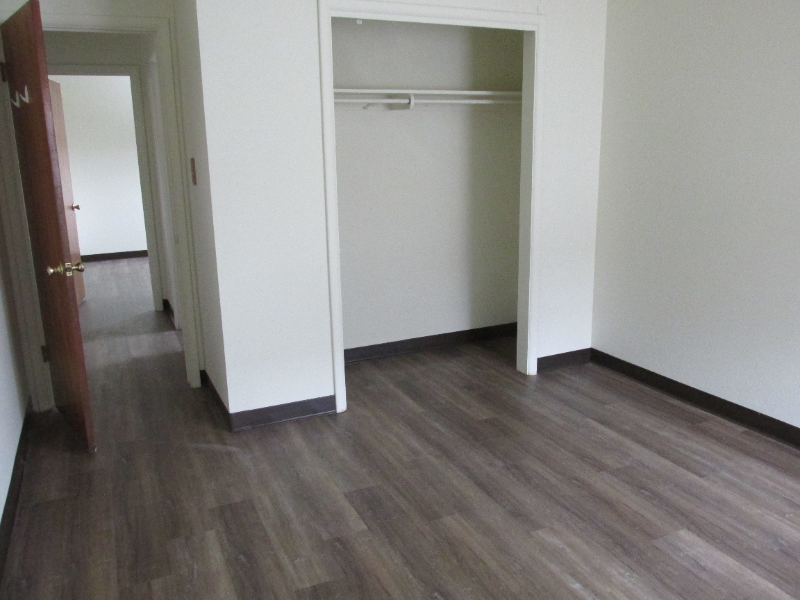 4213 Clark Ave - Photo 6 of 17