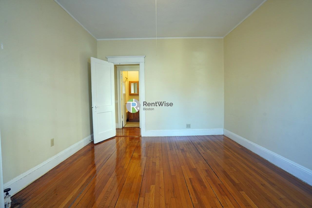 64 Woodstock Ave #18 - Photo 2 of 14