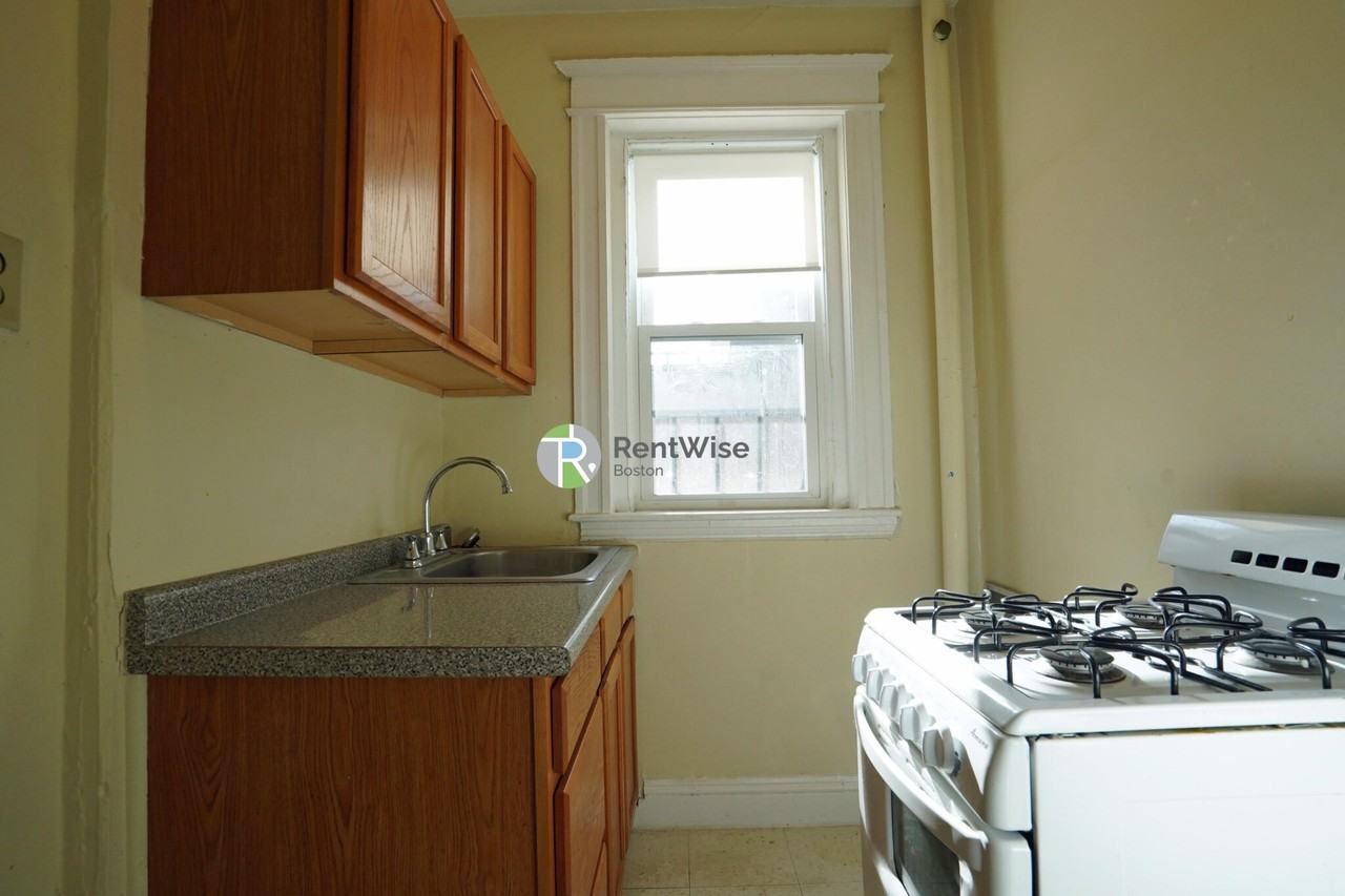 64 Woodstock Ave #18 - Photo 3 of 14