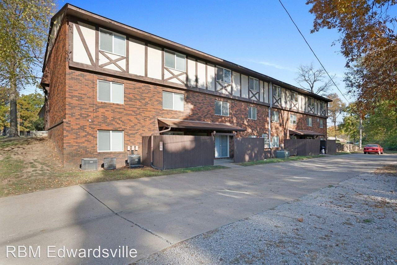 30-40 Devon Court / 1124-1144 University Drive - Photo 2 of 20