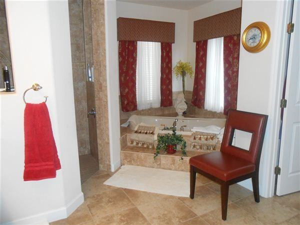 2725 Northampton Ave - Photo 3 of 8