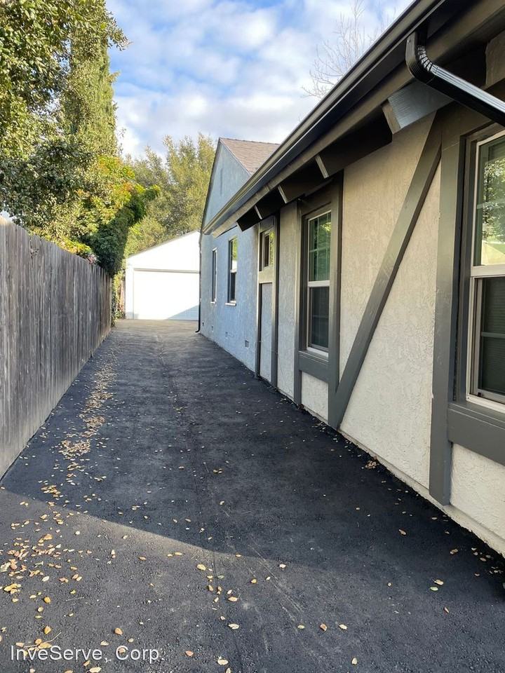 8253 Beverly Dr - Photo 2 of 39