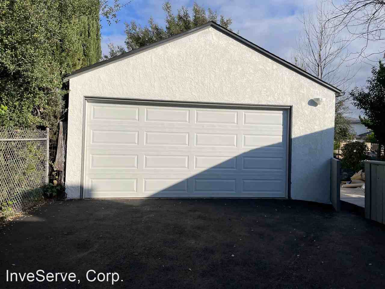 8253 Beverly Dr - Photo 3 of 39