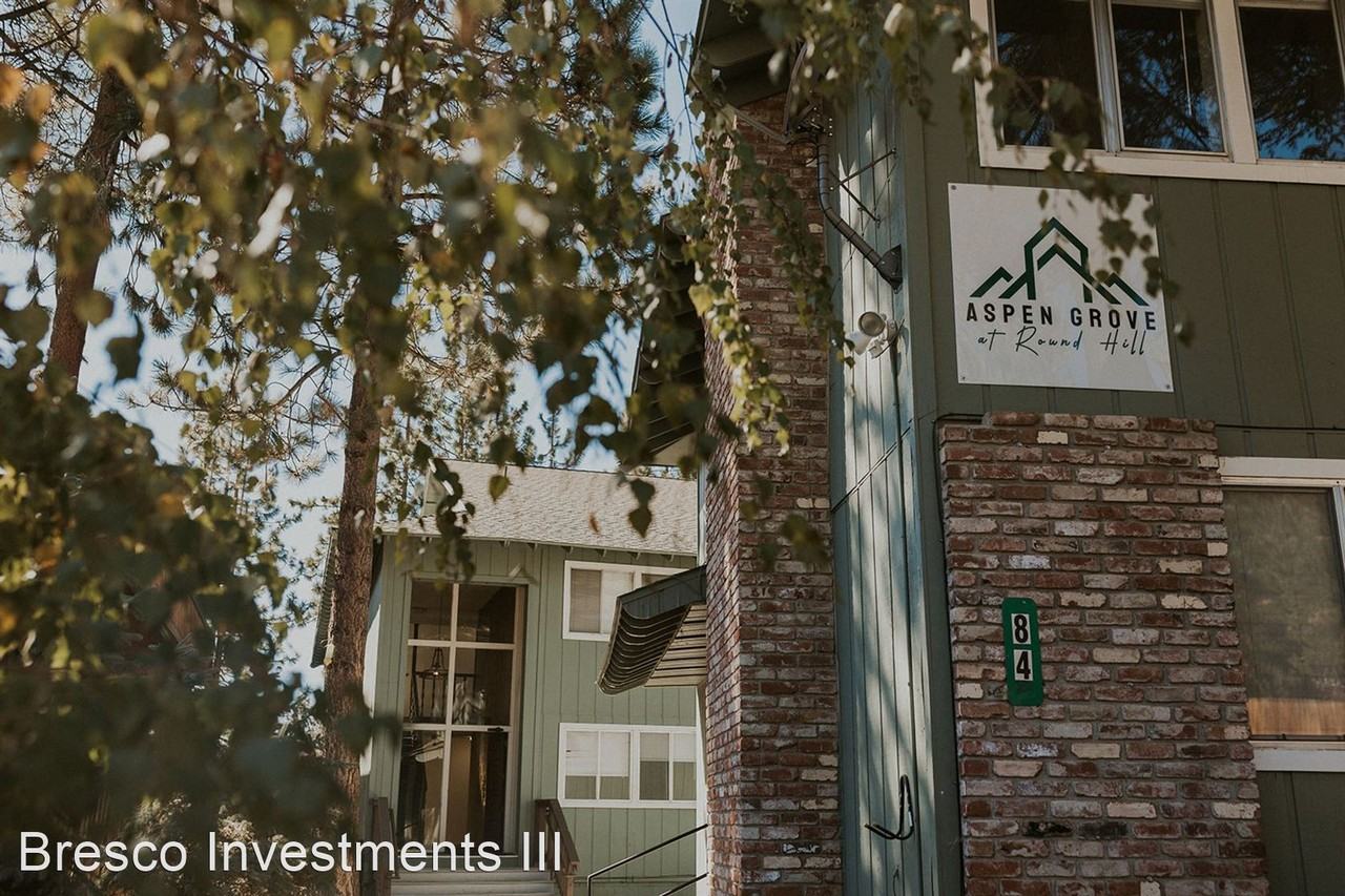 Rare Complex located conveniently behind Round Hill Square in walking distance to the Lake. - Photo 2 of 5