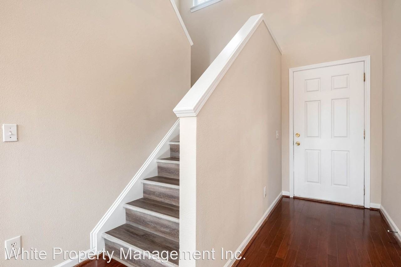 17304 Commons Crossing Dr - Photo 2 of 26