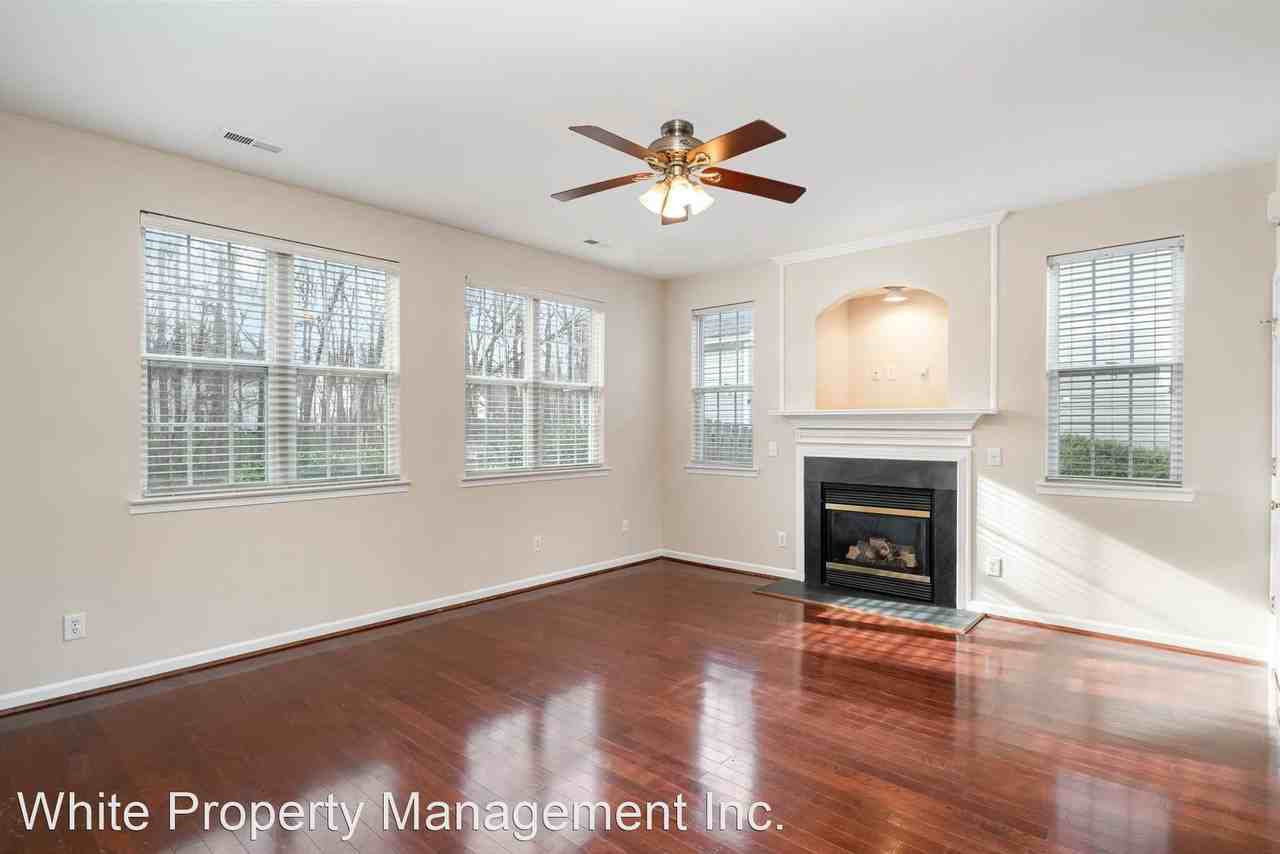 17304 Commons Crossing Dr - Photo 3 of 26