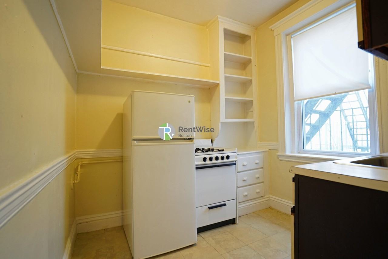 161 Kelton St #26 - Photo 4 of 11