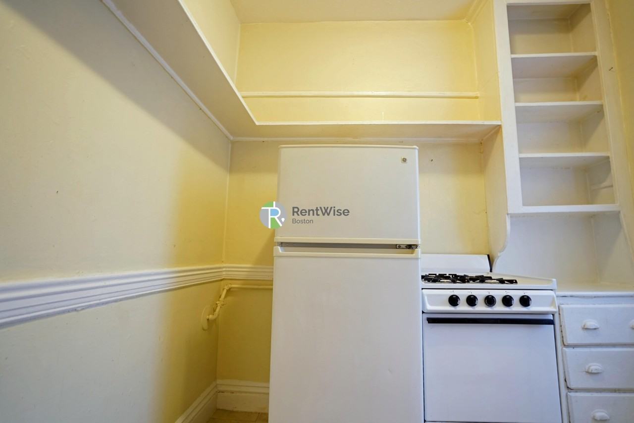 161 Kelton St #26 - Photo 5 of 11
