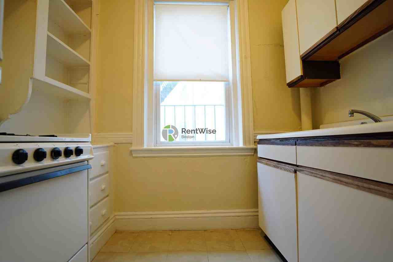 161 Kelton St #26 - Photo 6 of 11