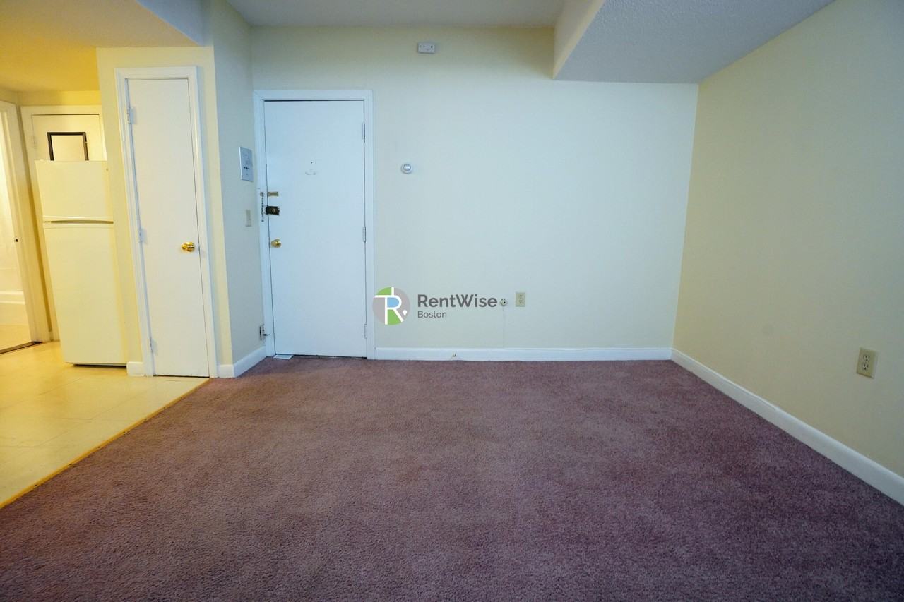 Thorndike St #A - Photo 3 of 8