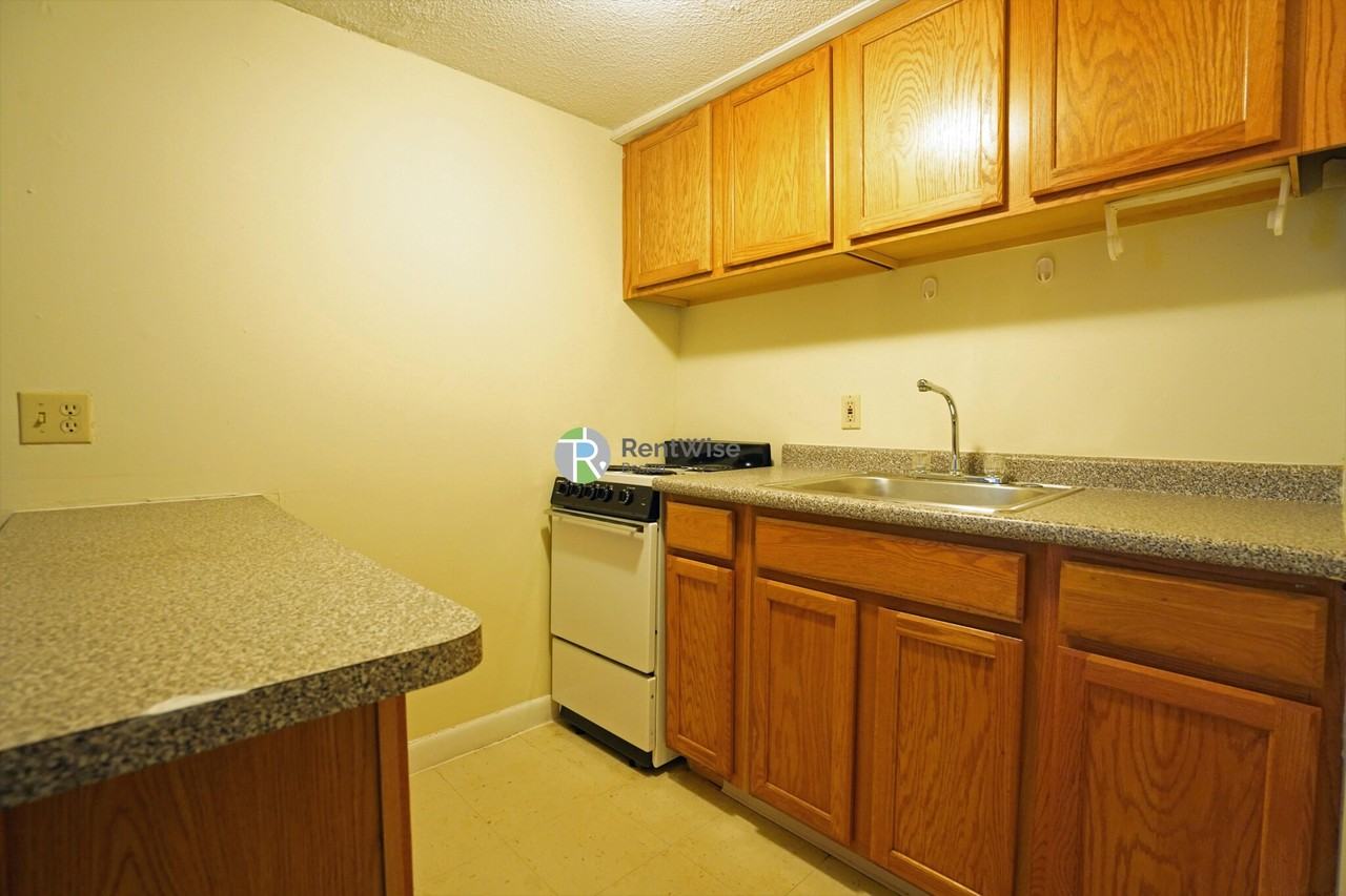 Thorndike St #A - Photo 5 of 8