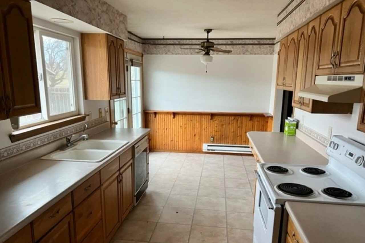 1006 Carriage Square Dr - Photo 3 of 9