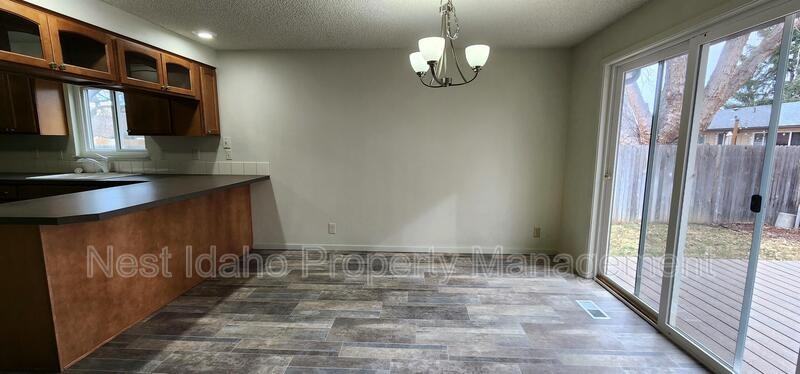 1377 E Wright St - Photo 3 of 15