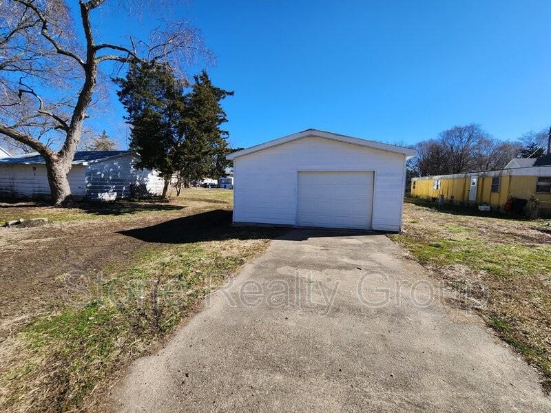 525 S 7th St - Photo 7 of 8