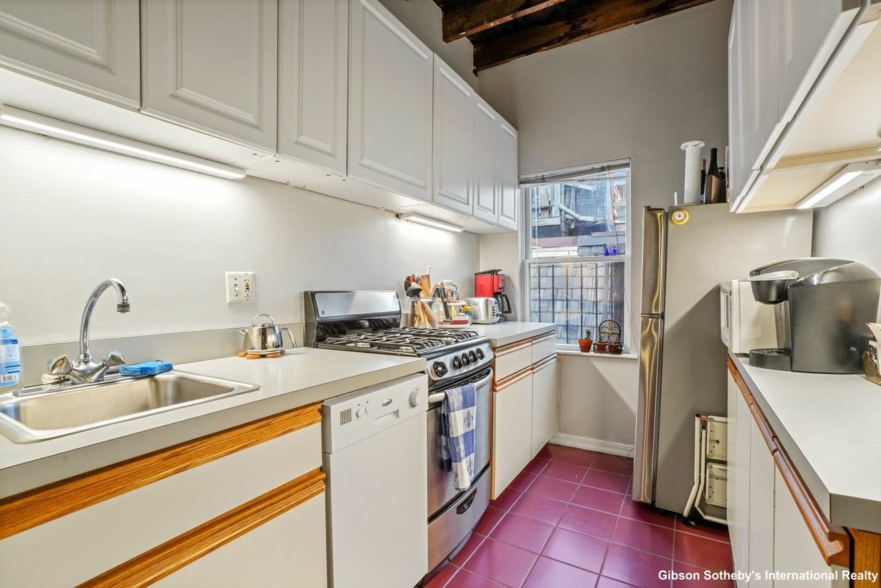 1 Goodwin Pl #4 - Photo 5 of 16