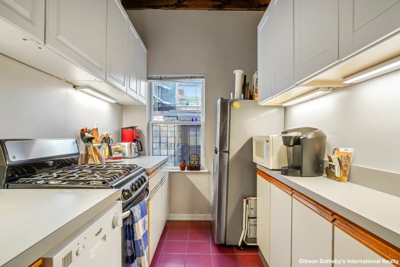 1 Goodwin Pl #4 - Photo 6 of 16
