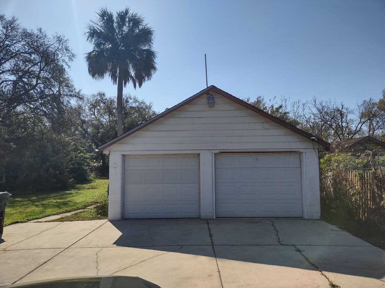 4821 Palm River Rd - Photo 3 of 22