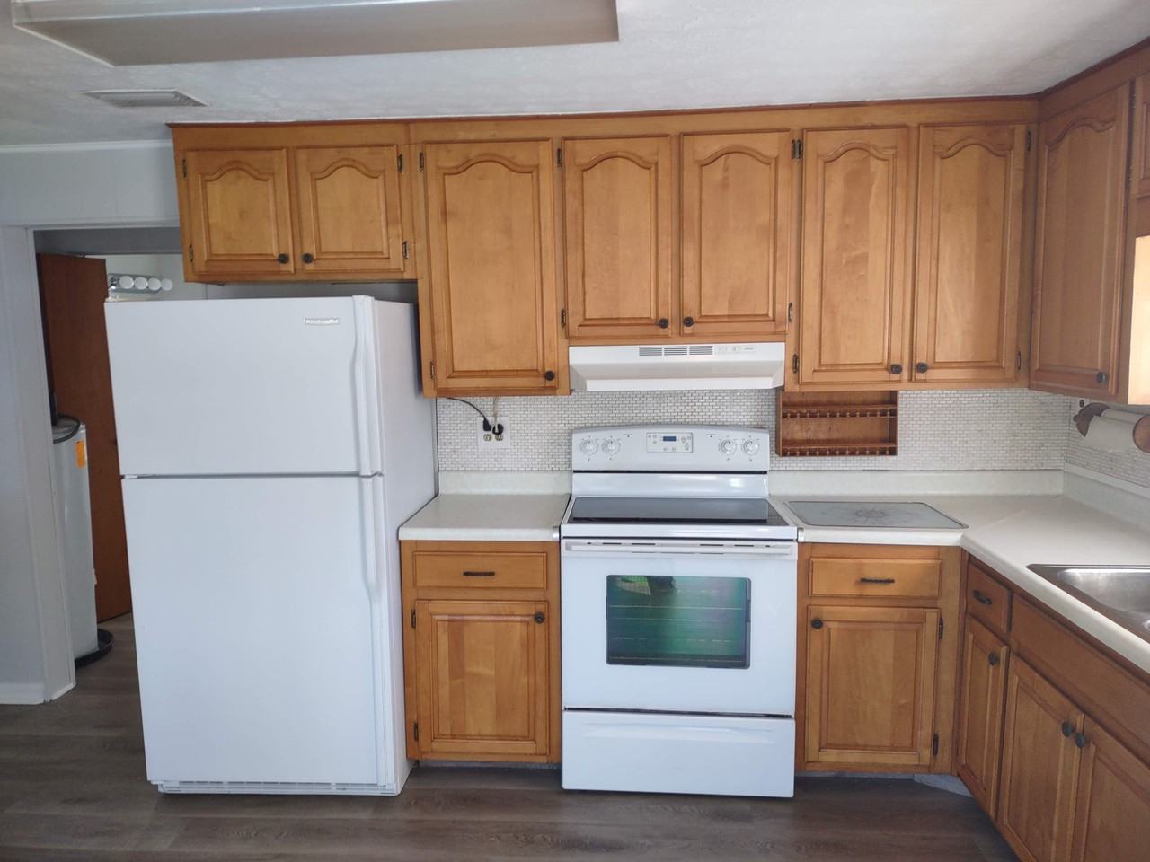 4821 Palm River Rd - Photo 6 of 22