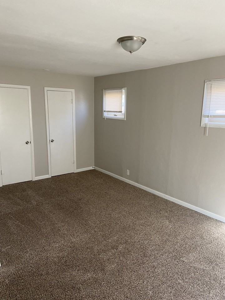 9164 E Newton St - Photo 6 of 11
