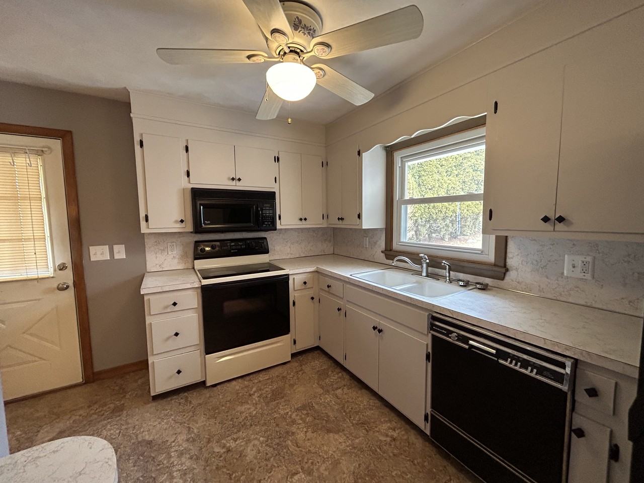 33 W Vine St - Photo 3 of 19