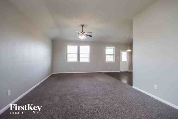 15817 Roberto Clemente Ct - Photo 3 of 15