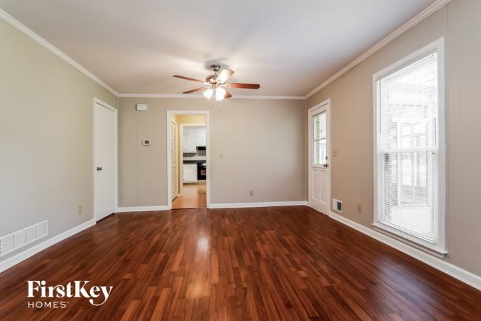 677 Bruce Way Sw - Photo 3 of 15