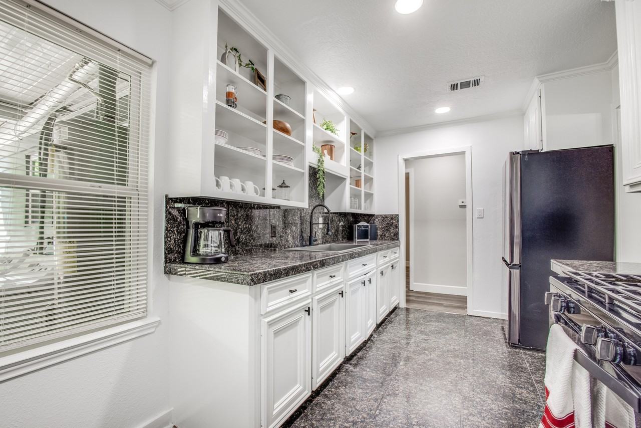 1702 Palmwood Dr #1 - Photo 3 of 9